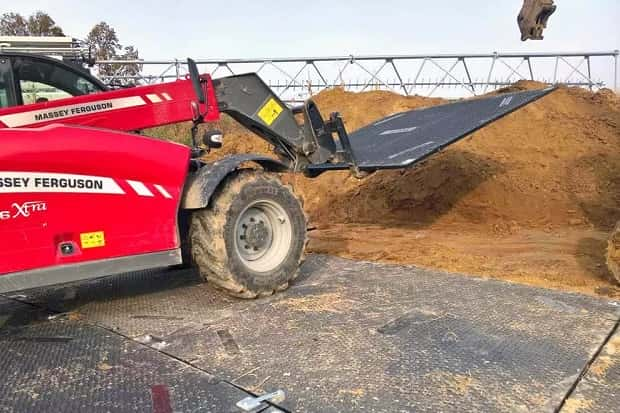 układanie drogi tymczasowej